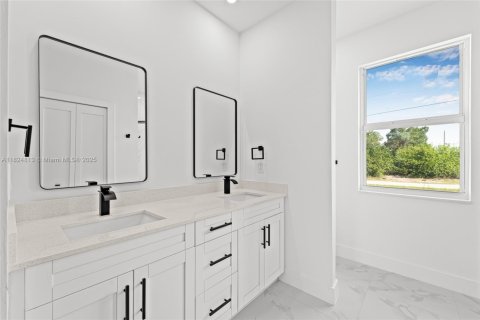 Купить виллу или дом в Лихай-Эйкерс, Флорида 3 спальни, 132.39м2, № 1936790 - фото 21