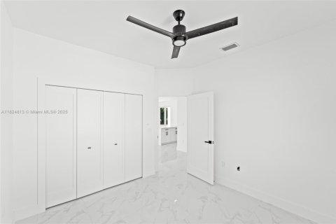 Купить виллу или дом в Лихай-Эйкерс, Флорида 3 спальни, 132.39м2, № 1936790 - фото 25