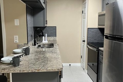 Condo in Brandon, Florida, 2 bedrooms  № 2120559