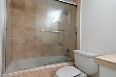 Condo in North Bay Village, Florida, 2 bedrooms  № 1868796 - photo 12