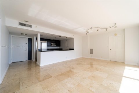 Condo in North Bay Village, Florida, 2 bedrooms  № 1868796 - photo 27