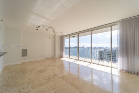 Condo in North Bay Village, Florida, 2 bedrooms  № 1868796 - photo 13