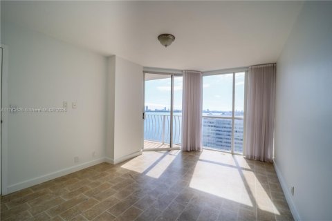Condo in North Bay Village, Florida, 2 bedrooms  № 1868796 - photo 26
