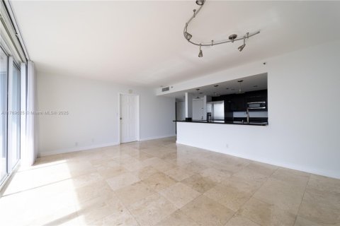 Condo in North Bay Village, Florida, 2 bedrooms  № 1868796 - photo 15