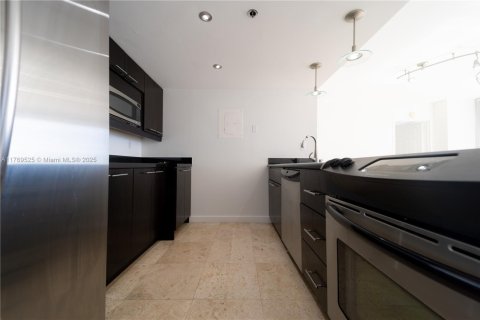 Condo in North Bay Village, Florida, 2 bedrooms  № 1868796 - photo 21