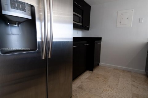 Condo in North Bay Village, Florida, 2 bedrooms  № 1868796 - photo 20
