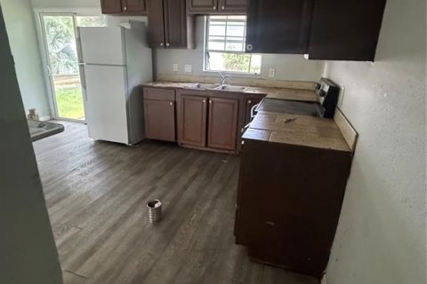 House in Lakeland, Florida 4 bedrooms, 111.48 sq.m. № 1841651 - photo 3