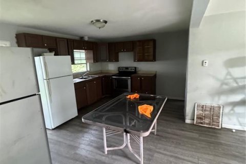 House in Lakeland, Florida 4 bedrooms, 111.48 sq.m. № 1841651 - photo 12