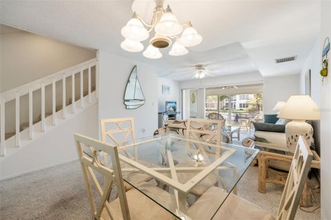 Townhouse in Cape Coral, Florida 2 bedrooms, 95.32 sq.m. № 2097164 - photo 9
