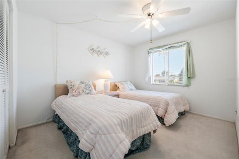 Townhouse in Cape Coral, Florida 2 bedrooms, 95.32 sq.m. № 2097164 - photo 23