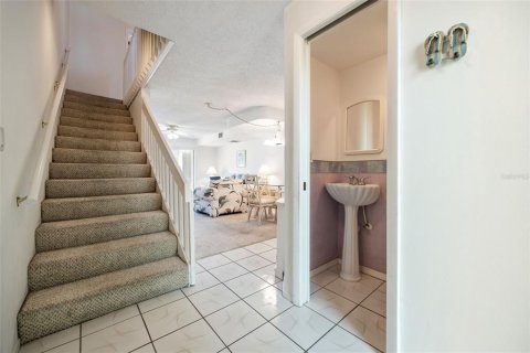 Townhouse in Cape Coral, Florida 2 bedrooms, 95.32 sq.m. № 2097164 - photo 6