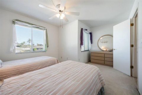 Townhouse in Cape Coral, Florida 2 bedrooms, 95.32 sq.m. № 2097164 - photo 24