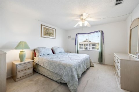 Townhouse in Cape Coral, Florida 2 bedrooms, 95.32 sq.m. № 2097164 - photo 19