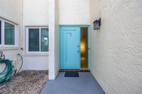 Townhouse in Cape Coral, Florida 2 bedrooms, 95.32 sq.m. № 2097164 - photo 4