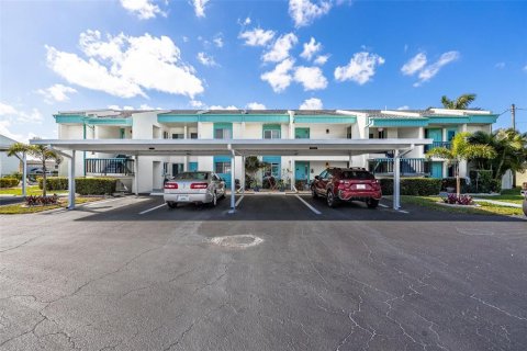 Townhouse in Cape Coral, Florida 2 bedrooms, 95.32 sq.m. № 2097164 - photo 3