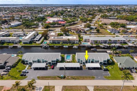 Townhouse in Cape Coral, Florida 2 bedrooms, 95.32 sq.m. № 2097164