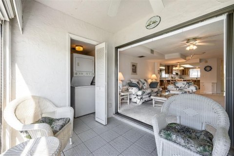 Townhouse in Cape Coral, Florida 2 bedrooms, 95.32 sq.m. № 2097164 - photo 28