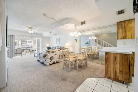 Townhouse in Cape Coral, Florida 2 bedrooms, 95.32 sq.m. № 2097164 - photo 7