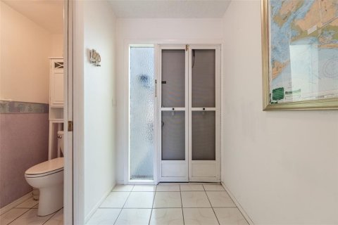 Townhouse in Cape Coral, Florida 2 bedrooms, 95.32 sq.m. № 2097164 - photo 29