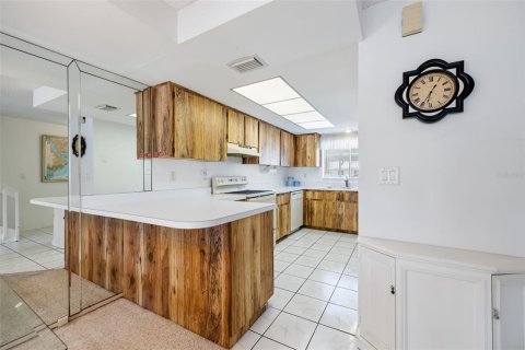 Townhouse in Cape Coral, Florida 2 bedrooms, 95.32 sq.m. № 2097164 - photo 10