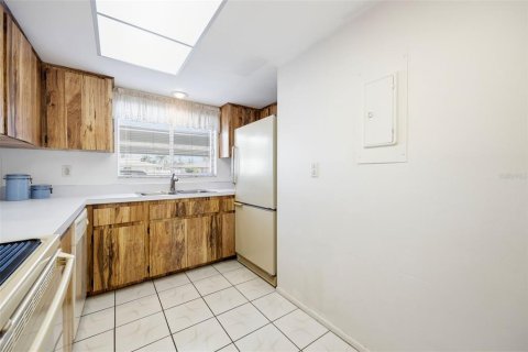 Townhouse in Cape Coral, Florida 2 bedrooms, 95.32 sq.m. № 2097164 - photo 12