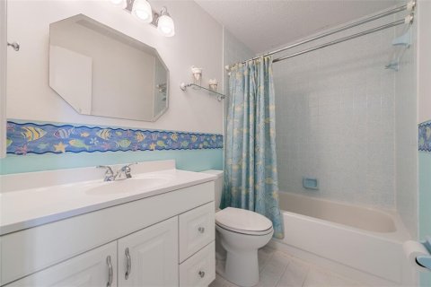 Townhouse in Cape Coral, Florida 2 bedrooms, 95.32 sq.m. № 2097164 - photo 25