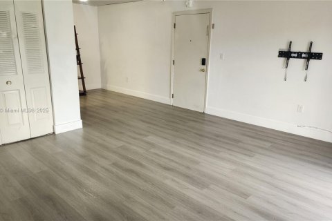 Copropriété à louer à Miami Lakes, Floride: 2 chambres, 75.81 m2 № 1896440 - photo 5