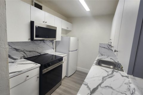 Copropriété à louer à Miami Lakes, Floride: 2 chambres, 75.81 m2 № 1896440 - photo 10