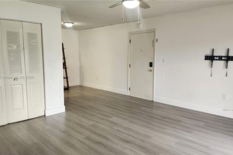 Copropriété à louer à Miami Lakes, Floride: 2 chambres, 75.81 m2 № 1896440 - photo 13