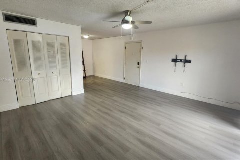 Copropriété à louer à Miami Lakes, Floride: 2 chambres, 75.81 m2 № 1896440 - photo 8