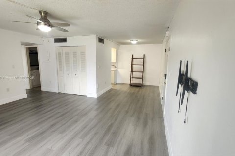 Copropriété à louer à Miami Lakes, Floride: 2 chambres, 75.81 m2 № 1896440 - photo 14