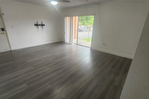 Copropriété à louer à Miami Lakes, Floride: 2 chambres, 75.81 m2 № 1896440 - photo 6