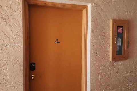 Copropriété à louer à Miami Lakes, Floride: 2 chambres, 75.81 m2 № 1896440 - photo 23
