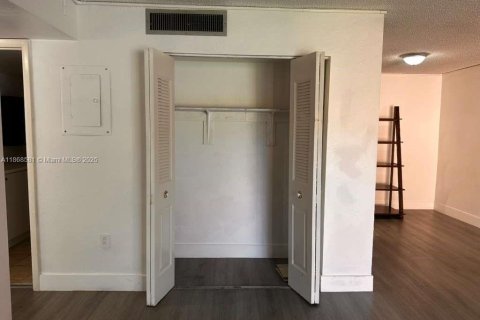 Copropriété à louer à Miami Lakes, Floride: 2 chambres, 75.81 m2 № 1896440 - photo 27