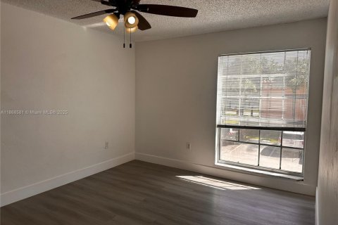 Copropriété à louer à Miami Lakes, Floride: 2 chambres, 75.81 m2 № 1896440 - photo 29