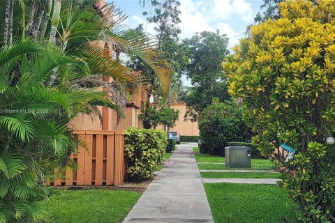 Copropriété à louer à Miami Lakes, Floride: 2 chambres, 75.81 m2 № 1896440 - photo 1