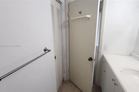 Copropriété à louer à Miami Lakes, Floride: 2 chambres, 75.81 m2 № 1896440 - photo 15
