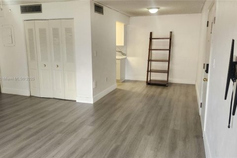 Copropriété à louer à Miami Lakes, Floride: 2 chambres, 75.81 m2 № 1896440 - photo 12