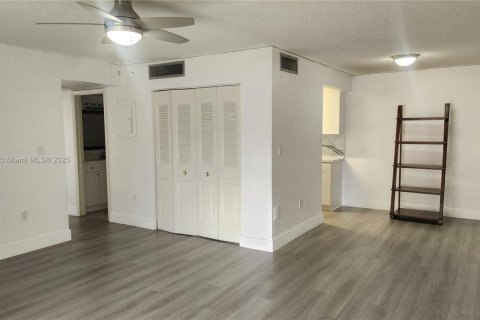 Copropriété à louer à Miami Lakes, Floride: 2 chambres, 75.81 m2 № 1896440 - photo 11