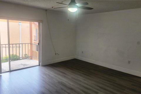 Copropriété à louer à Miami Lakes, Floride: 2 chambres, 75.81 m2 № 1896440 - photo 22