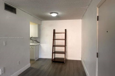 Copropriété à louer à Miami Lakes, Floride: 2 chambres, 75.81 m2 № 1896440 - photo 26