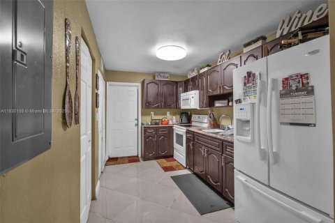 House in Miami, Florida 3 bedrooms, 118.08 sq.m. № 1816508 - photo 6