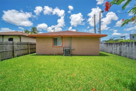 House in Miami, Florida 3 bedrooms, 118.08 sq.m. № 1816508 - photo 21