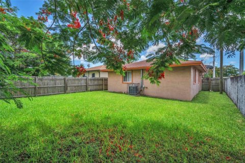 House in Miami, Florida 3 bedrooms, 118.08 sq.m. № 1816508 - photo 22