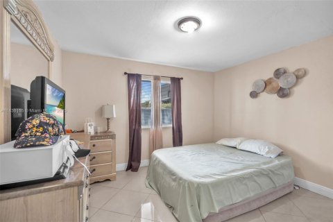 House in Miami, Florida 3 bedrooms, 118.08 sq.m. № 1816508 - photo 13