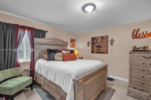 House in Miami, Florida 3 bedrooms, 118.08 sq.m. № 1816508 - photo 14