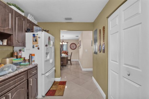 House in Miami, Florida 3 bedrooms, 118.08 sq.m. № 1816508 - photo 10