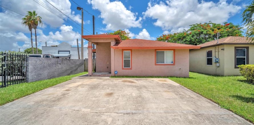 House in Miami, Florida 3 bedrooms, 118.08 sq.m. № 1816508