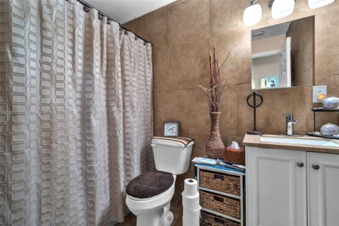 House in Miami, Florida 3 bedrooms, 118.08 sq.m. № 1816508 - photo 18