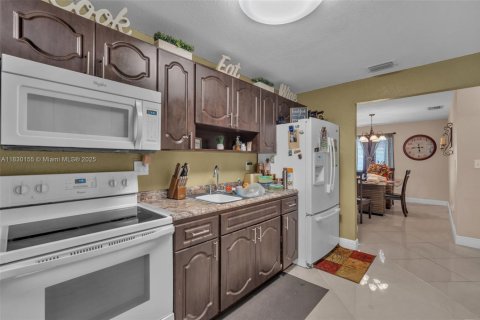 House in Miami, Florida 3 bedrooms, 118.08 sq.m. № 1816508 - photo 9